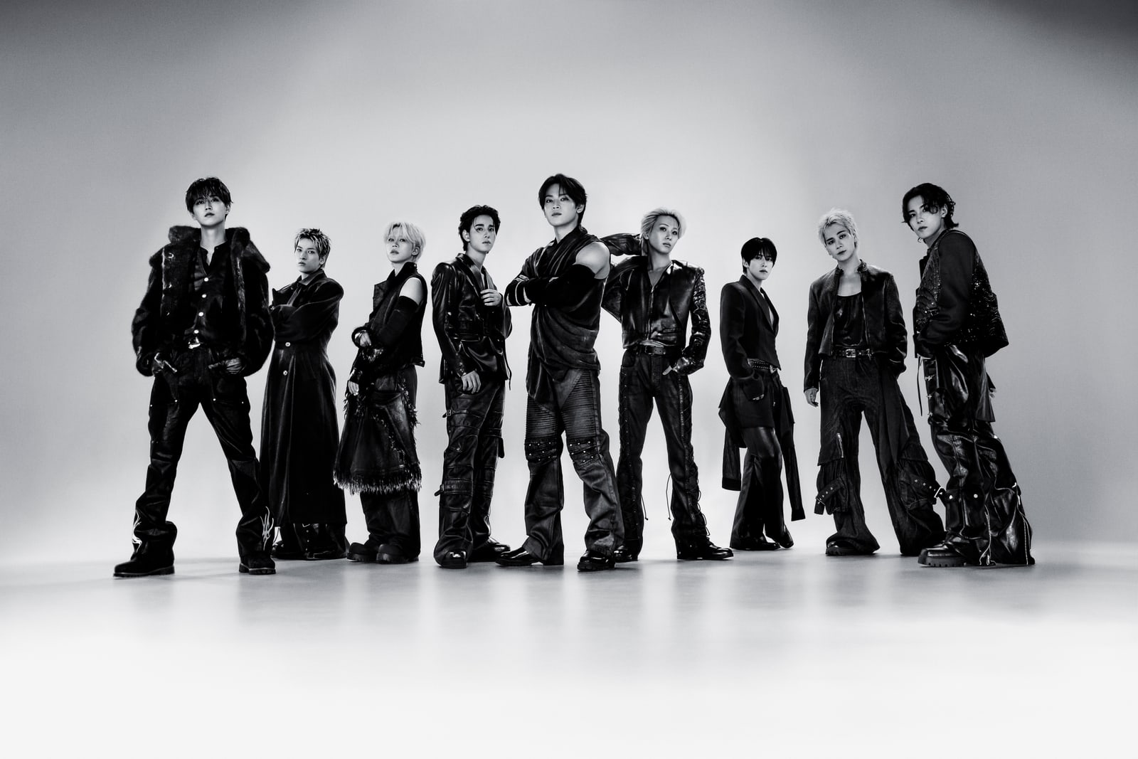 JO1「ANIMAL」公式グループ写真